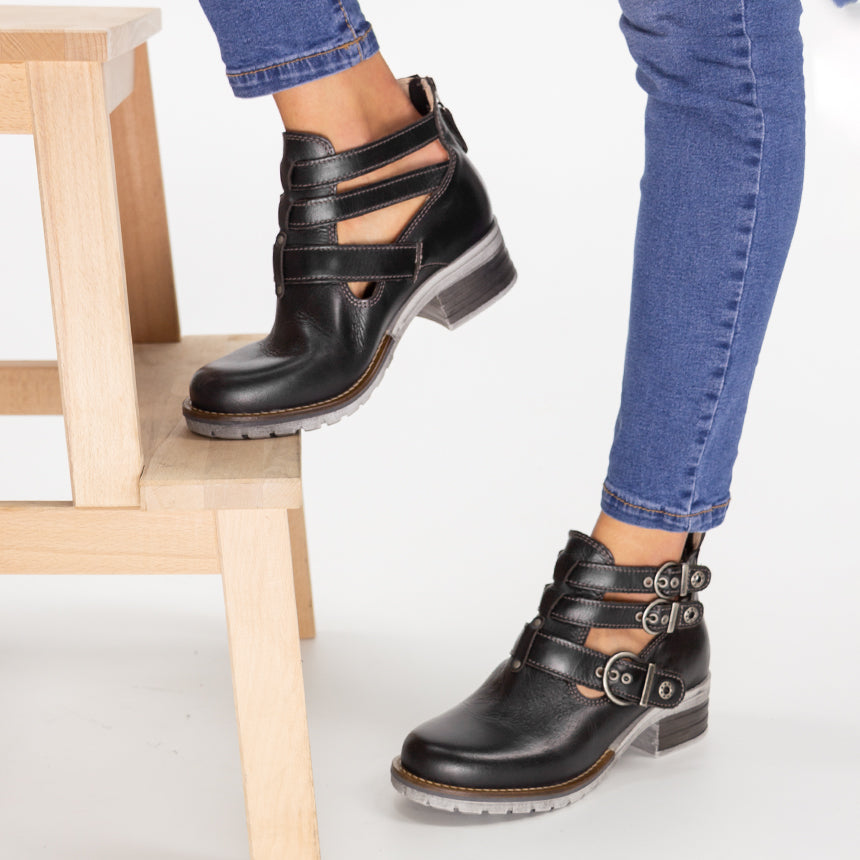 Kelsy Short Summer Pearl Leather Boot